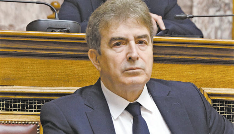 Χρυσοχοΐδης σε διοικητές νοσοκομείων: «Όποιος δεν μπορεί, να το πει τώρα»