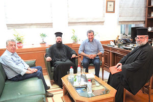 Αρναουτάκης με τον μητροπολίτη Πέτρας και Χερρονήσου