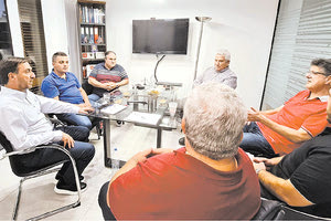 Επαφές Αλεξάκη με τους οικιστές