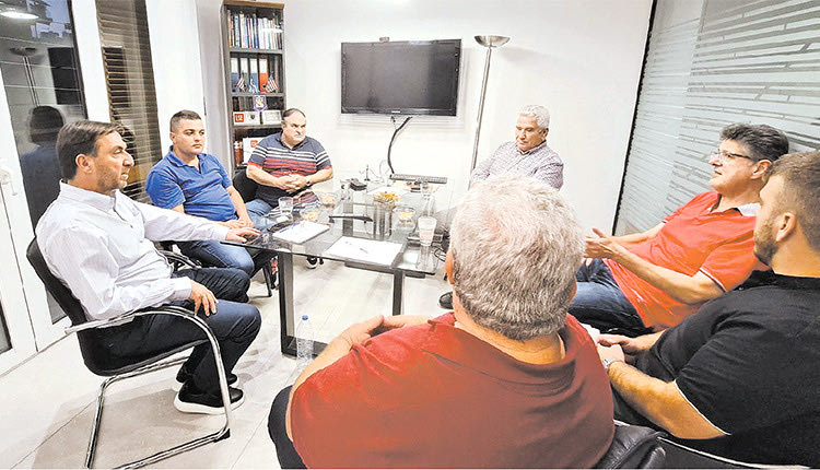 Επαφές Αλεξάκη με τους οικιστές