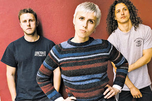 Oι Frenzee τα τρία αδέρφια, η Απολλωνία, ο Αντώνης και ο Νίκος