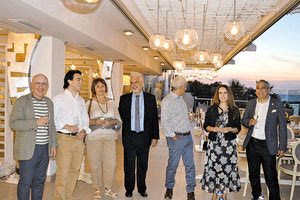 Ξενάγηση στο ανακαινισμένο Knossos Beach