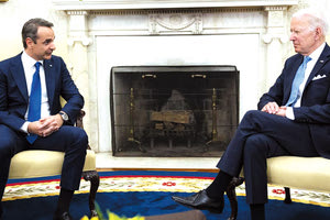 O πρωθυπουργός Κυριάκος Μητσοτάκης είχε το απόγευμα της Κυριακής τηλεφωνική επικοινωνία με τον πρόεδρο των Ηνωμένων Πολιτειών Αμερικής Τζο Μπάιντεν