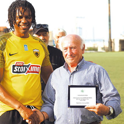 Η βράβευση Καμπάνη απο τον Μπατίστα 