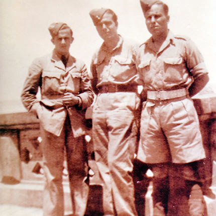  Κάιρο 1943. Ο Γιάννης Ανδρουλάκης στο μέσον με συναγωνιστές του 