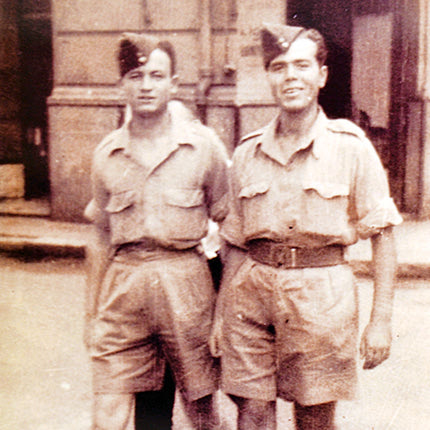 Κάιρο 1943. Δεξιά, ο Γιάννης Ανδρουλάκης 