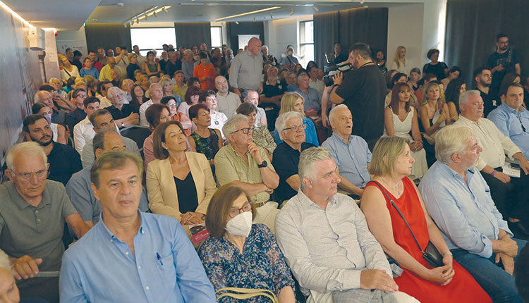 Πολύς κόσμος στο Ibis για την παρουσίαση των πρώτων υποψηφίων της παράταξης Καλοκαιρινού