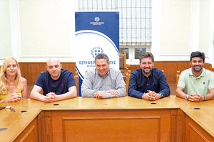 Στιγμιότυπο απο την χθεσινή συνέντευξη τύπου