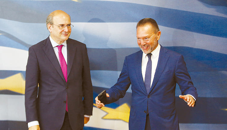 Αισιοδοξία για την ελληνική οικονομία στη συνάντηση Χατζηδάκη - Στουρνάρα