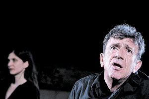 ΓΙΑΝΝΗ ΡΙΤΣΟΥ “ΑΙΑΣ” ΣΕ ΣΚΗΝΟΘΕΣΙΑ Β. ΠΑΠΑΒΑΣΙΛΕΙΟΥ ΣΗΜΕΡΑ ΚΑΙ ΑΥΡΙΟ ΣΤΟ ΗΡΑΚΛΕΙΟ Στο δίχτυ της Μοίρας