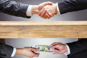 Οι Έλληνες βγάζουν… πρωταθλήτρια διαφθοράς την Ελλάδα