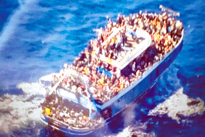 Στο Ναυτοδικείο Πειραιά μεταφέρεται το ενδιαφέρον για το τραγικό ναυάγιο στα ανοιχτά της Πύλου,