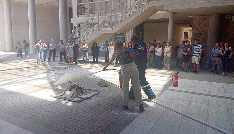 ΑΣΚΗΣΗ Έπιασαν τις... μάνικες στο Πολιτιστικό Κέντρο