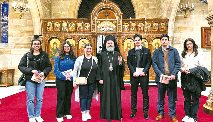 Η Κεντρική Νεολαία Μελβούρνης στον Αρχιεπίσκοπο Αυστραλίας Μακάριο