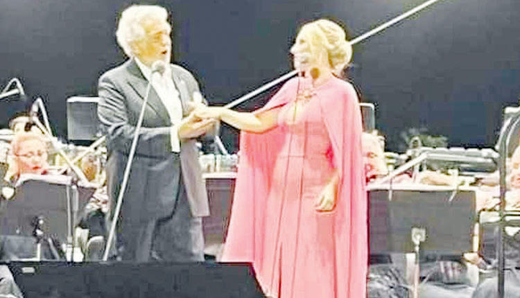 ΕΚΣΤΑΣΗ ΜΕΣΑ ΣΤΗ ΜΟΝΗ ΤΟΠΛΟΥ, ΓΚΡΙΝΙΑ ΕΞΩ Ο Πλάθιντο Ντομίνγκο μάγεψε αλλά και… δίχασε