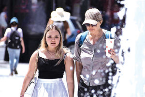 Καύσωνας προ των πυλών στη χώρα