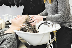 Κομμώτριες, αισθητικοί και λογίστριες μπορεί να διατρέχουν αυξημένο κίνδυνο καρκίνου των ωοθηκών