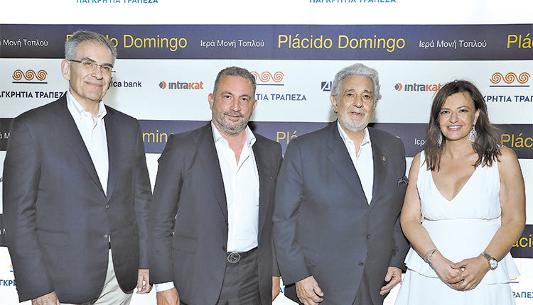 (Αριστερά προς τα δεξιά): Αντώνης Βαρθολομαίος (διευθύνων σύμβουλος Παγκρήτιας Τράπεζας), Αλέξανδρος Εξάρχου (αντιπρόεδρος και Διευθύνων Σύμβουλος Ομίλου Intrakat), Πλάθιντο Ντομίνγκο, Ελένη Βρεττού (διευθύνουσα σύμβουλος Attica Bank) 