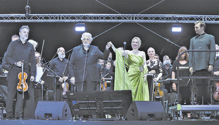 Έγραψε ιστορία ο Πλάθιντο Ντομίνγκο σε μια ανεπανάληπτη συναυλία στην Ιερά Μονή Τοπλού στη Σητεία