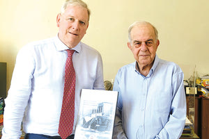 Συνάντηση με τον πρώην υπουργό Υγείας και Φροντίδας Ηλικιωμένων της Μελβούρνης και σημερινό πολιτειακό βουλευτή των Φιλελευθέρων κ. David Davis, είχε χθες το μεσημέρι, στο γραφείο του στη Λότζια, ο δήμαρχος Ηρακλείου Βασίλης Λαμπρινός.