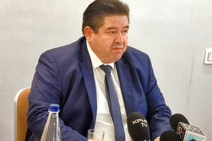 Η ΕΠΙΣΗΜΗ «ΠΡΩΤΗ» ΤΟΥ ΚΑΡΑΜΑΛΑΚΗ “Είμαστε εδώ για να ενώσουμε”