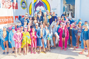 Η ομάδα των Δελφινιών που συμμετείχε στους αγώνες