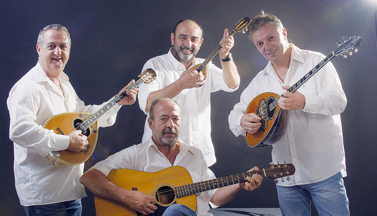 Αυλαία στις εκδηλώσεις της Γκουβερνιώτισσας  : Βαγγέλης Κακουδάκης μπουζούκι

Θεοφάνης Χάσκος μπουζούκι

Γιώργος Χαλκιαδάκης κιθάρα

Νίκος Κάπλατζης κρουστά.