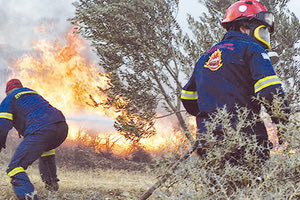 Αρκετές φωτιές εκδηλώθηκαν χθες σε διάφορα μέρη της χώρας
