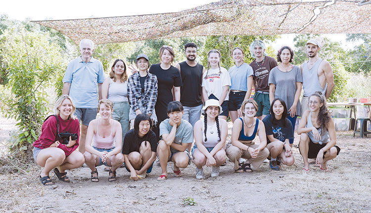 Δύο διεθνείς ομάδες από ταλαντούχους σχεδιαστές, αρχιτέκτο- νες και καλλιτέχνες, επιλεγμένοι από μερικά από τα σημαντικότερα πανεπιστήμια του κόσμου, έχουν έρθει στην Κρήτη για να ερευνήσουν τις δυνατότητες που προέρχονται από την κυκλική οικονομία