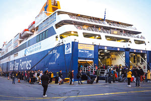 Ακτοπλοϊκά εισιτήρια: Τι καταγγέλλουν τα σωματεία των ναυτεργατών