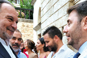 Αρκετοί είδαν τη φωτογραφία και τη θερμή χειραψία του Ανδρουλάκη με τον Κουράκη