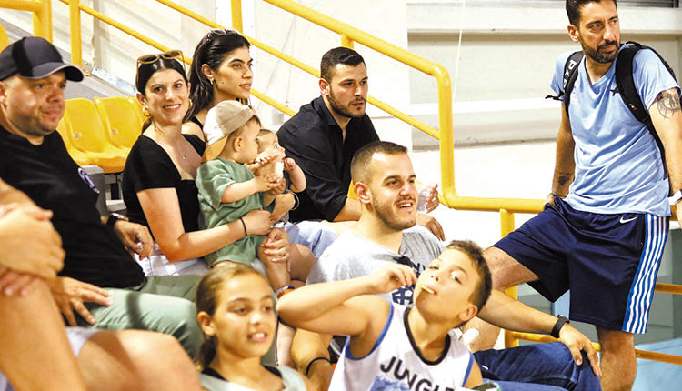 Ανάμεσα στον κόσμο που φώναξε «Hellas» και ώθησε την Εθνική μας ομάδα στα ημιτελικά του Ευρωπαϊκού πρωταθλήματος ήταν η Αναγέννηση.