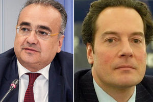 Ο Δημήτρης Βερβεσός λέει «ναι» σε υποψηφιότητά του στην Αθήνα, αρκεί να υπάρχει συναίνεση τόσο από τον ΣΥΡΙΖΑ, όσο και από το ΠΑΣΟΚ ώστε να διεκδικήσει με αξιώσεις τη Δημαρχία από τον Κώστα Μπακογιάννη στον δεύτερο γύρο.