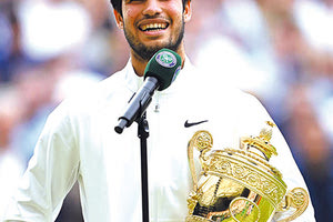 3-2 ΝΙΚΗΣΕ ΣΤΟΝ ΤΕΛΙΚΟ ΤΟΝ ΤΖΟΚΟΒΙΤΣ Ο Αλκαράθ νέος βασιλιάς του Γουίμπλεντον