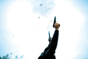 Οι άσκοποι πυροβολισμοί για ακόμα μια φορά έχουν δυσάρεστη κατάληξη...