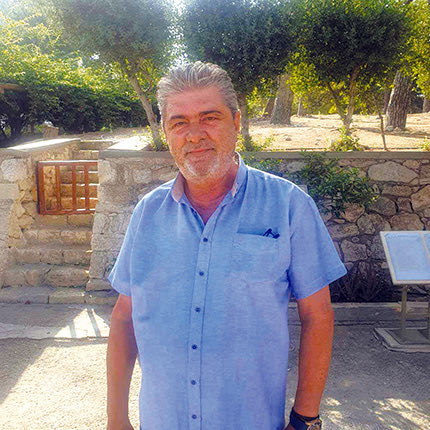 Ο αρχαιοφύλακας Νίκος Παπαδάκης 