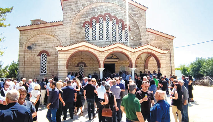 Πλήθος κόσμου αποχαιρέτησε τον Σταύρο Χαλκιαδάκη