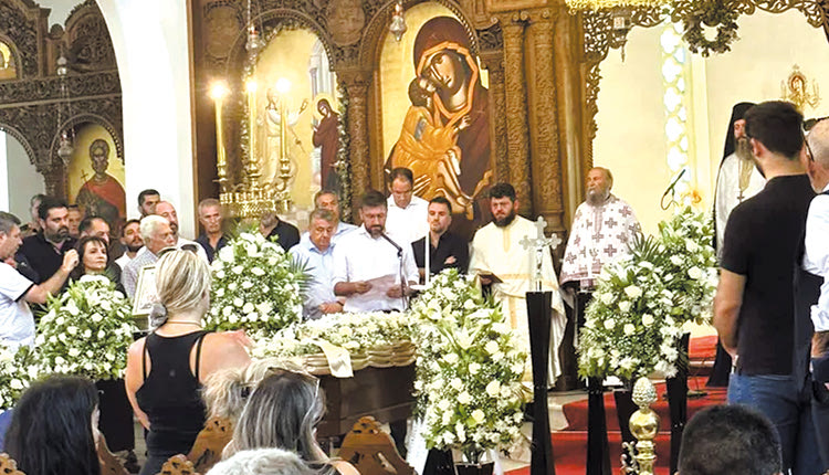 Πλήθος κόσμου αποχαιρέτησε τον Σταύρο Χαλκιαδάκη