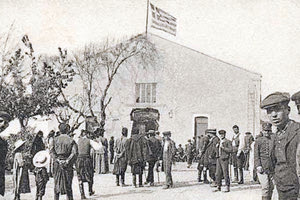 ΦΩΤΟΗΜΕΡΑΣ: Εθνική εορτή στα Χανιά γύρω στα 1910.