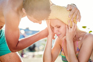 Θερμοπληξία: Ποια είναι τα συμπτώματα, ποια λάθη κάνουμε, πώς θα τα αντιμετωπίσουμε