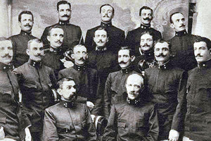 ΦΩΤΟΗΜΕΡΑΣ: Αξιωματικοί του τάγματος Κρήτης Πολιτοφυλακής στις αρχές του αιώνα.