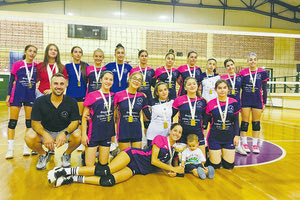 Πανηγυρίζουν για τον τίτλο τα κορίτσια του Γρύπα