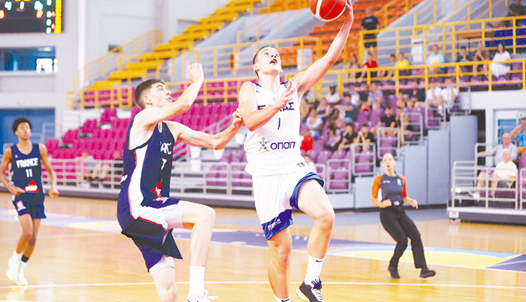 Φάση από το παιχνίδι των παμπαίδων με τη Γαλλία