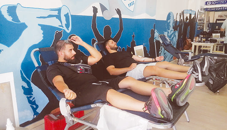 Την τέταρτη εθελοντική αιμοδοσία διοργάνωσε χθες το Σωματείο Φίλων Ηροδότου εις μνήμη Αντώνη Καργιωτάκη, σε συνεργασία με την αιμοδοσία του ΠΑΓΝΗ.