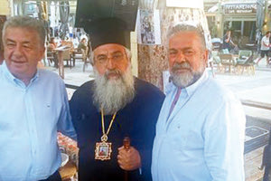 Τη φωτογραφία ανάρτησε ο περί ου ο λόγος, Πρίαμος Ιερωνυμάκης, στη σελίδα του στο Facebook. Μάλιστα συνόδευσε τη φωτογραφία με το ακόλουθο σχόλιο: «Πάμε δυνατά με ισχυρό συνδυασμό! Και Περιφερειάρχη τον Σταύρο Αρναουτάκη. Με δυνατή εκπροσώπηση στον πρωτογενή τομέα. Για μια ισχυρή Κρήτη! Και με τις ευλογίες του Σεβασμιότατου Αρχιεπισκόπου της Κρήτης μας, Ευγένιου!».