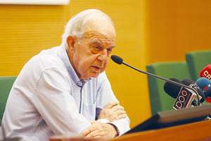 Ο κ. Λαμπρινός υπερασπίστηκε το δημοτικό έργο