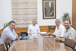 Με τον Πρόεδρο της Ελληνικής Ομοσπονδίας Ορειβασίας - Αναρρίχησης Νίκο Κοντό και το μέλος της διοίκησης της ομοσπονδίας Μανώλη Ρουμελιωτάκη συναντήθηκε ο περιφερειάρχης Κρήτης Σταύρος Αρναουτάκης παρουσία του αντιπεριφερειάρχη Αθλητισμού και Πρόληψης Γιώργου Πιτσούλη.