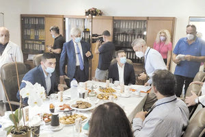 Με τη διοίκηση του ΠΑΓΝΗ Ο υπουργός Υγείας στο Βενιζέλειο Συγκέντρσωη διαμαρτυρίας του Σωματείου Εργαζομένων στην είσοδο του ΠΑΓΝΗ