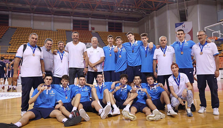 Οι εθνικές ομάδες αγοριών και κοριτσιών που έπαιξαν στο Ηράκλειο στο τουρνουά φιλίας