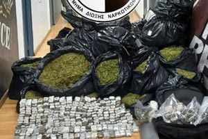 Πλούσια τα ευρήματα των αστυνομικών στη βίλα του Καπανδριτίου